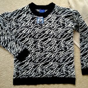 🆕️Simply Styled Eyelash Sweater🆕️